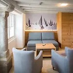 Alte Schule Hotel *